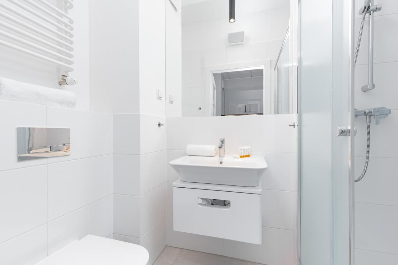 Business Center Apartments Warsaw Wola By Noclegi Renters Ngoại thất bức ảnh